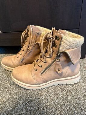 Cliffs Women’s Tan Ankle Boots